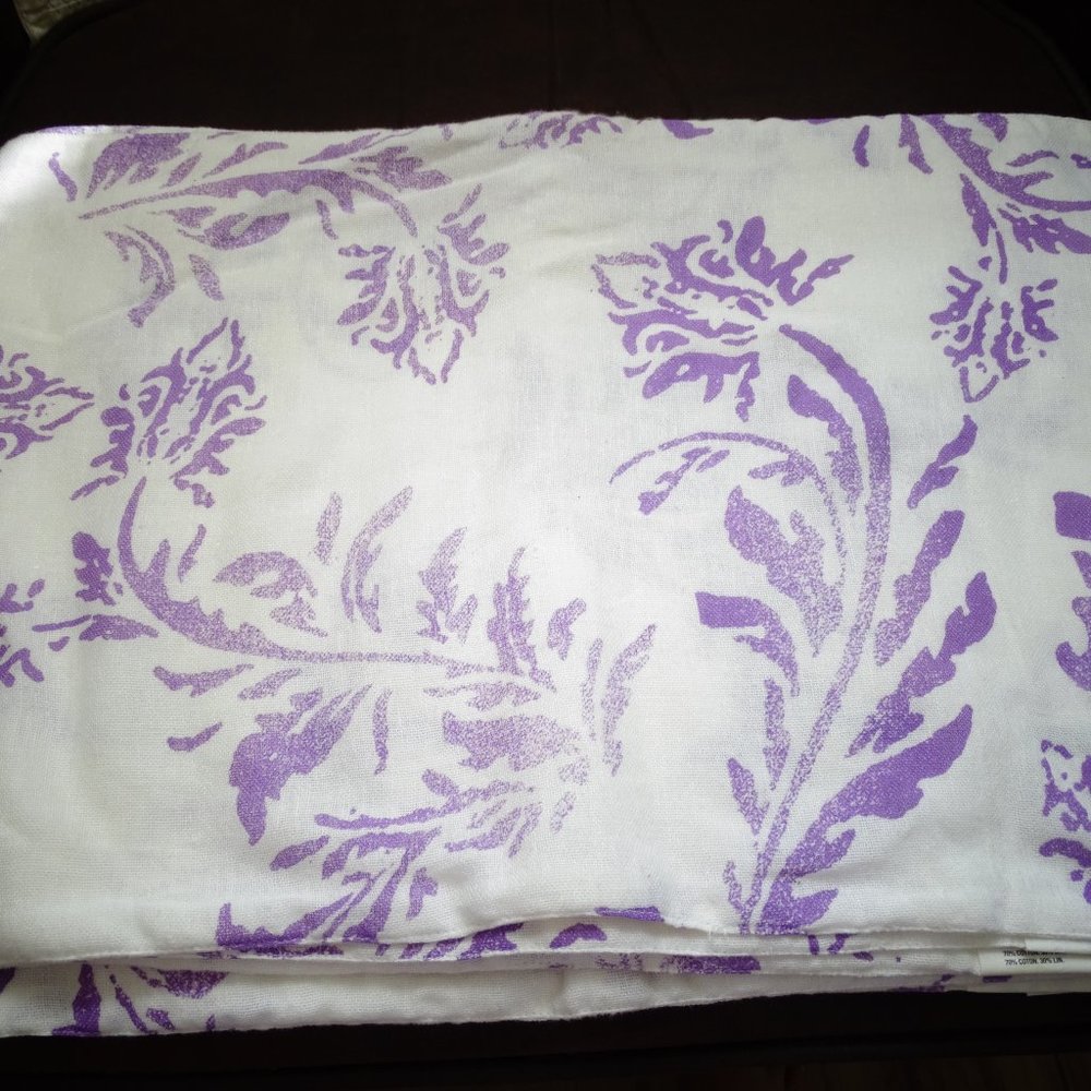 Set of 8 Cotton Linen Blend Harman White Placemats With Purple Leaf Pattern